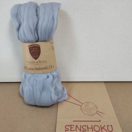 Una madeja de lana natural en mecha, color 031
